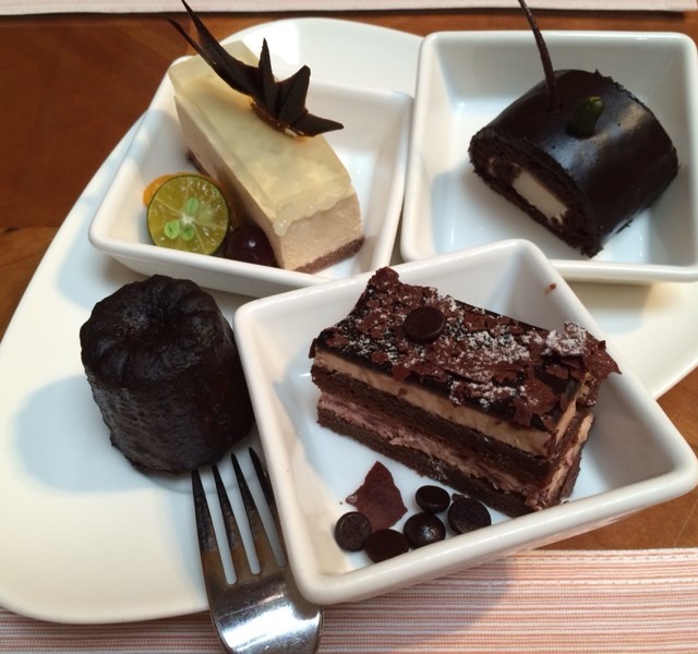 香蕉巧克力•黑森林•伯爵茶•尚可入口、可麗露太硬未食