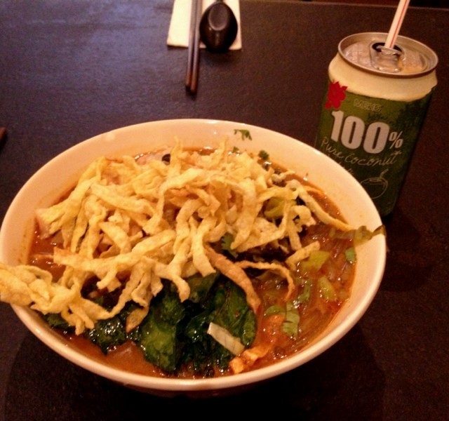 正宗泰國清邁湯粉（摻摻湯底）3餸 $29 （不包飲品）