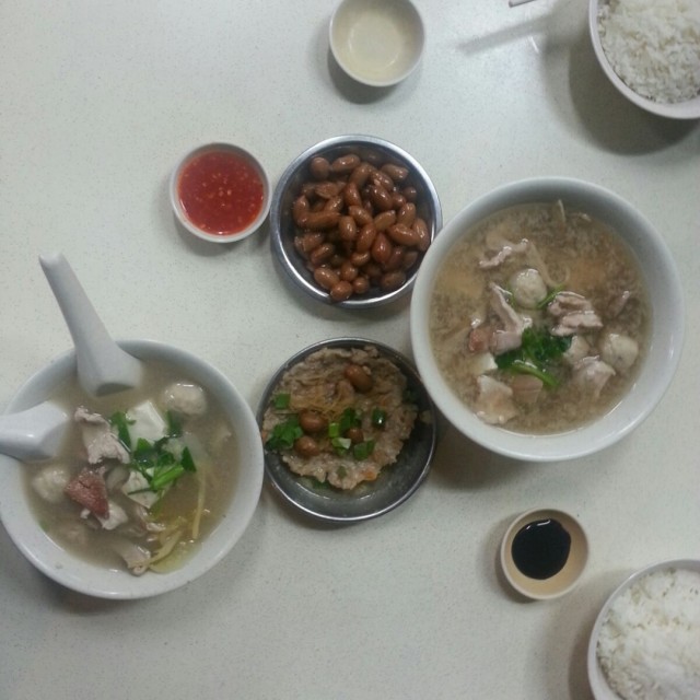 Many did not know u can top up soup, just bring yr bowl to the side