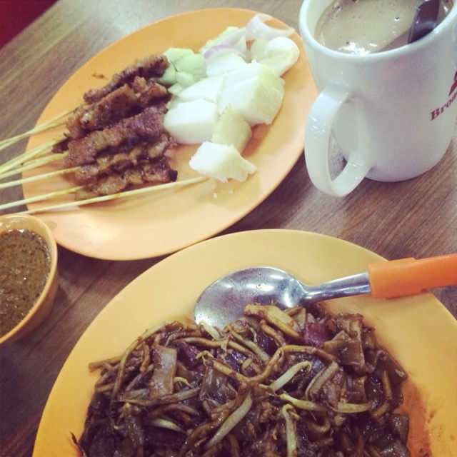 Satay n fried Kway teow