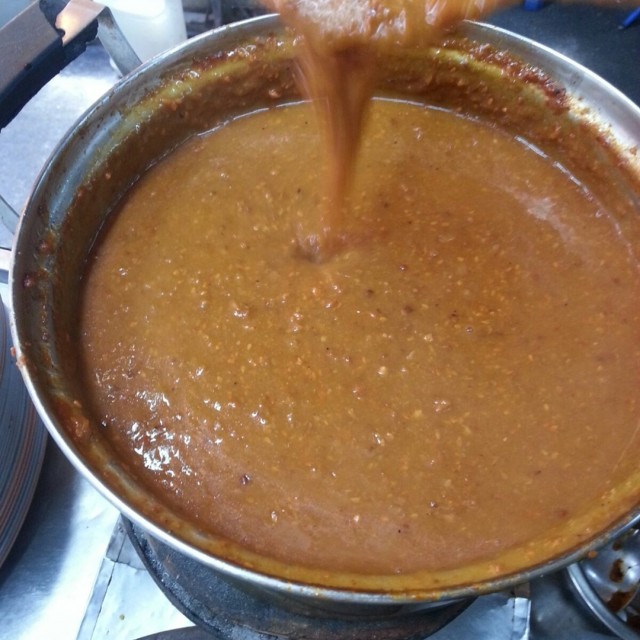 น้ำซอสราดข้าวหมูแดงเท็กซัส หอมกรุ่น อุ่นร้อนตลอดเวลา