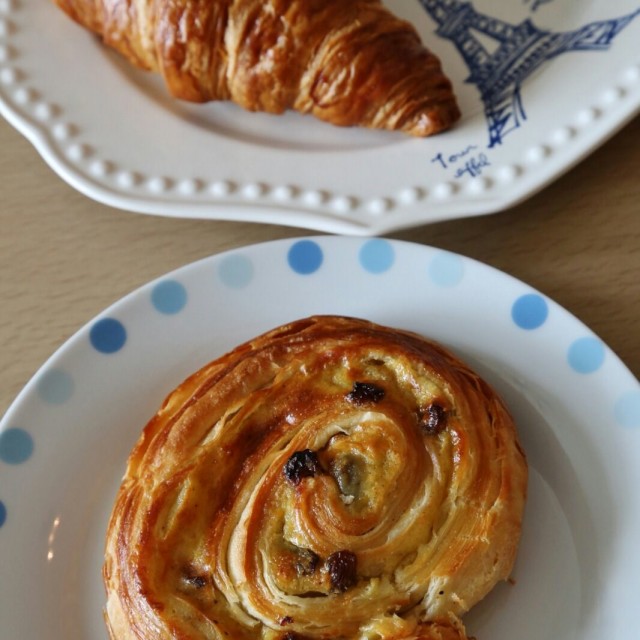 牛角包同提子卷都普通