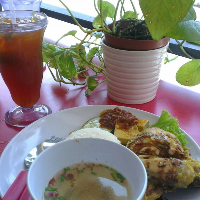 Nasi Ayam Penyet