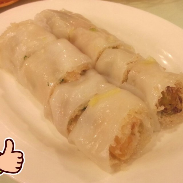 用越南春卷皮包住蝦去炸,再用腸粉皮包住切件上碟,D蝦好新鮮,口感又好,好好味👍