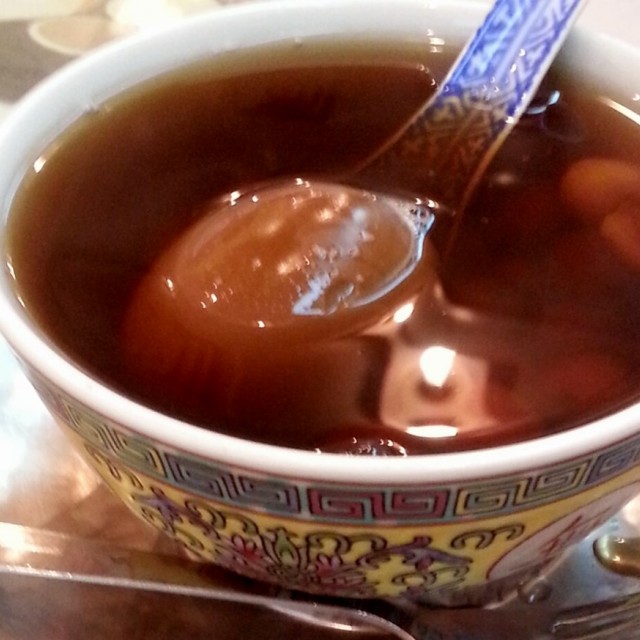 蛋入味，蓮子鬆化。吃這甜品，必到源記。