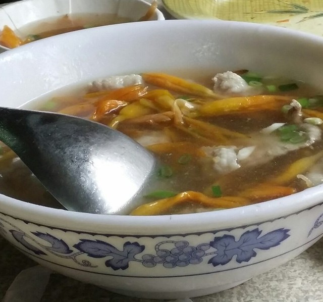 金針肉片湯（中）