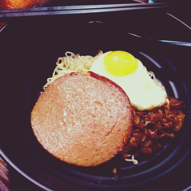 台式肉燥餐肉煎蛋捞丁