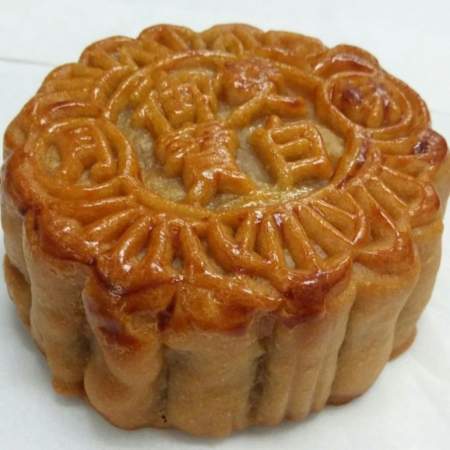 White Lotus Double Yolk Mooncakes