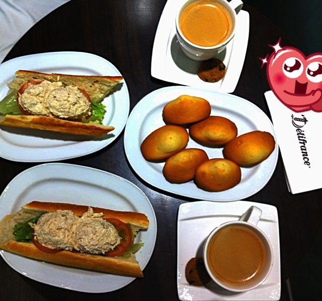 Chicken mayo Baguette with Madeleine set