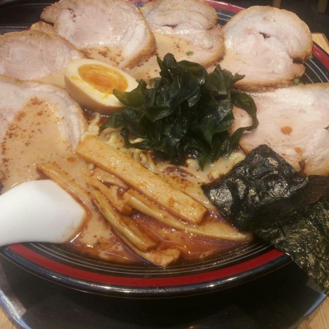 久仰大名的屯京拉麵～真是相見恨晚！湯頭十分濃郁！超乎想像！I love this!