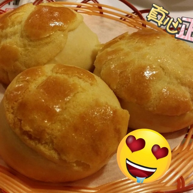 菠蘿包熱辣辣，好香菠蘿味好好食😊😊😊