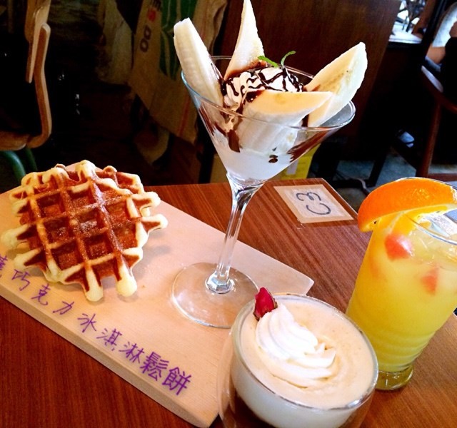 香蕉巧克力冰淇淋鬆餅
