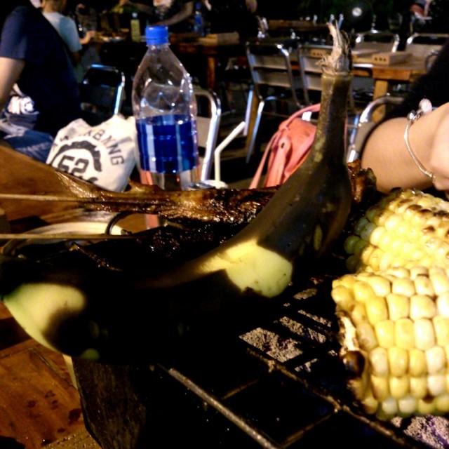 限每人一條蕉,燒到全黑就食得