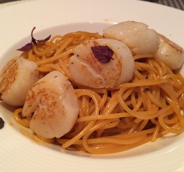 Spaghetti with Seared Scallops in Lobster Sauce