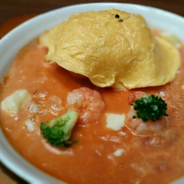 Tomato Cream "Omu" Rice with Shrimp and Mozerella