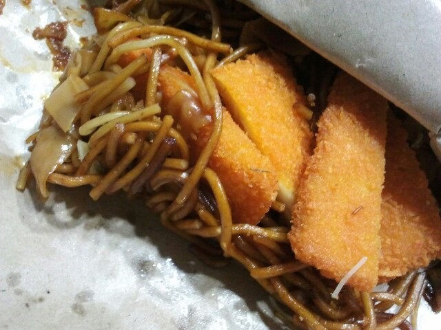 fried noodles with fillet