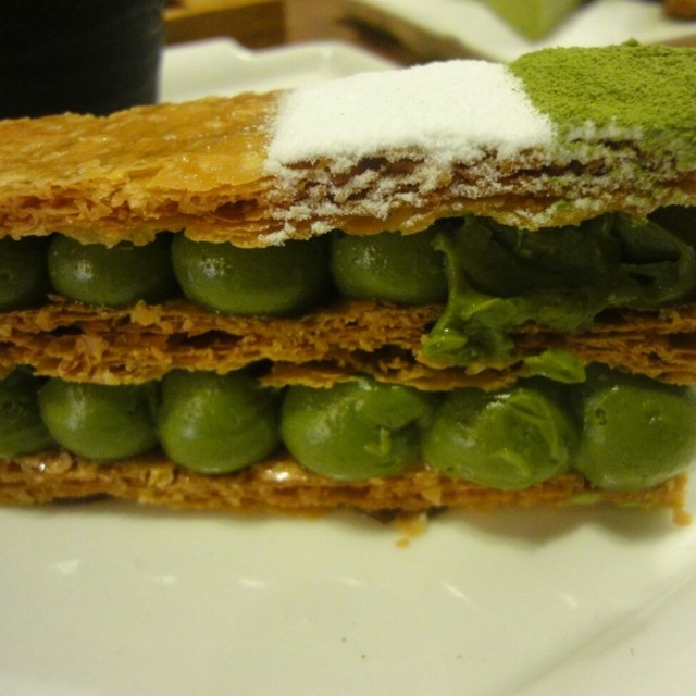 奶油紅豆和抹茶卡士達~1:3，比千層蛋糕還甜些喔!需配口茶吃!