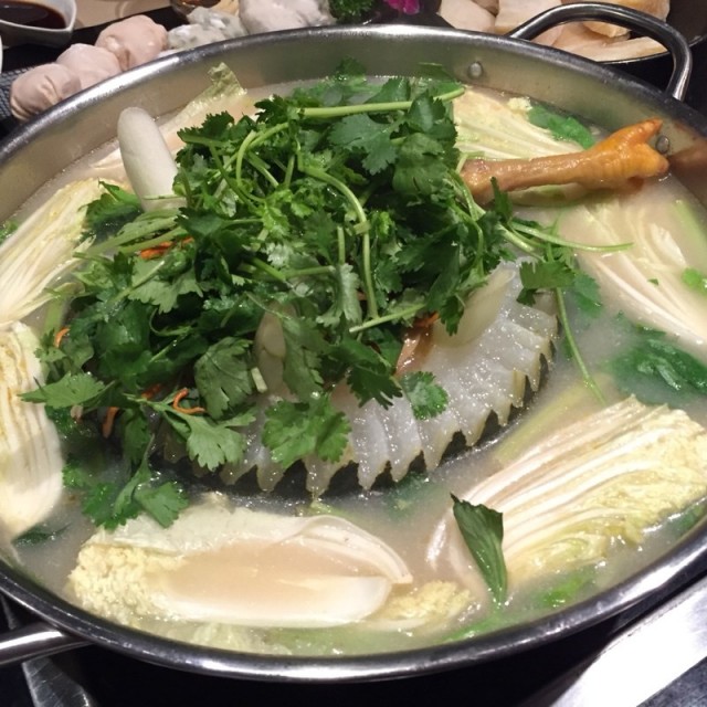 第一次試金屋藏嬌，冬瓜盅裡有半隻雞。幾新鮮，值得一試！