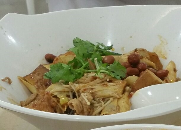 麻辣锅 (Hot Spicy Pot)

