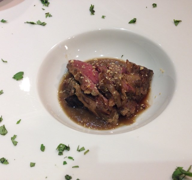 48小時慢煮牛仔骨配柱侯蘿白汁