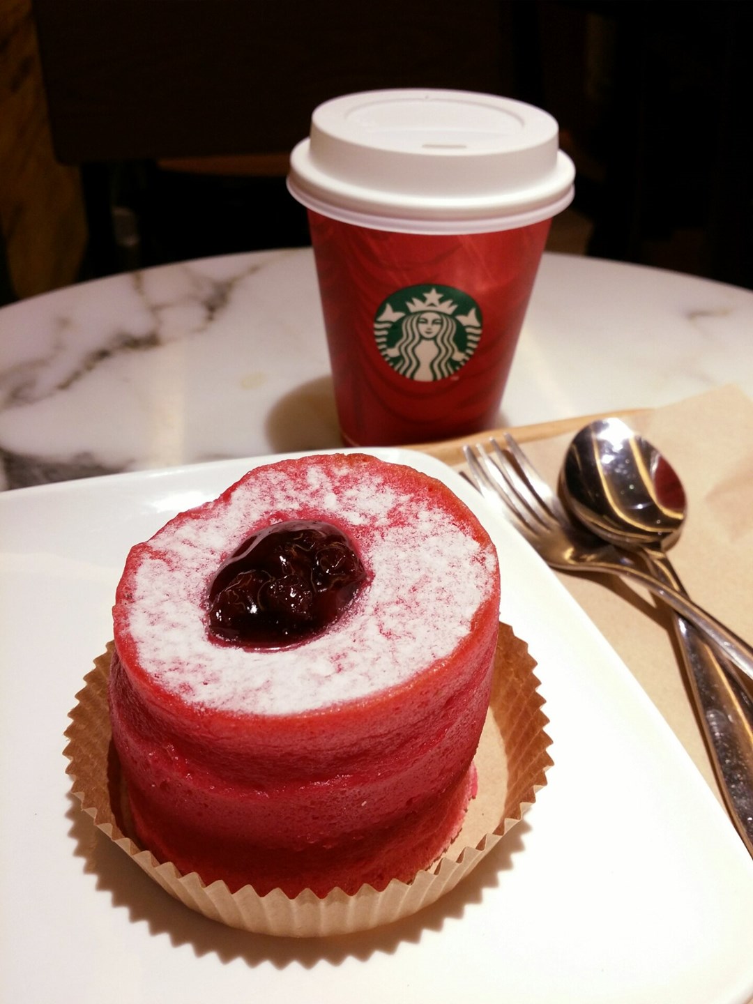 Red Velvet Molten Cake - Starbucks Coffee's photo in Central Hong Kong |  OpenRice Hong Kong