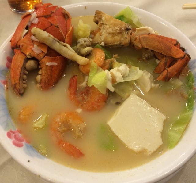 午餐去流浮山食，其實好抵食。海鮮湯飯每次去D料大小及種類都有少少分別，但不影響味道-鮮！其實其他午餐也很好味例：班頭腩飯、是日蒸魚、炒飯等，每款都係$40。有機會就試下啦！食滿$100可獲一架車免費泊車，$200就兩架如此推。
