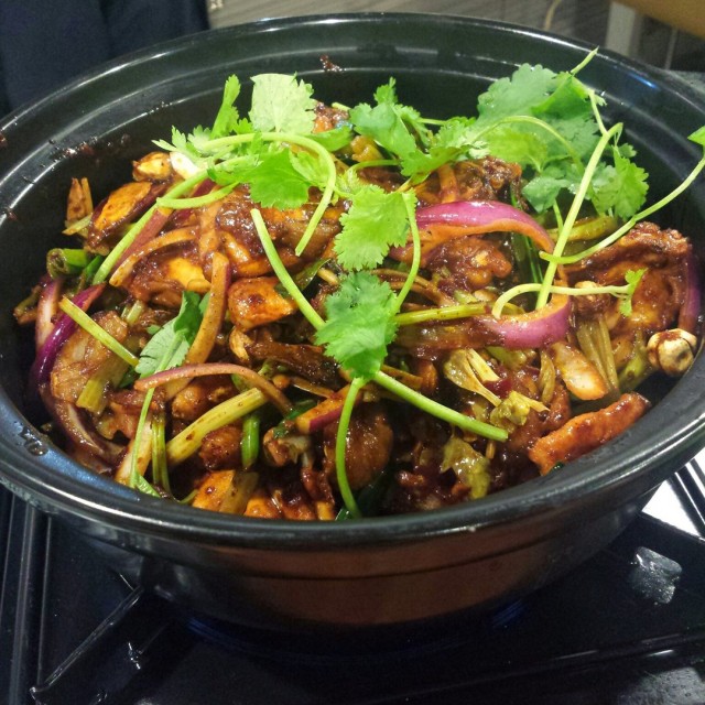 麻甩鸡煲