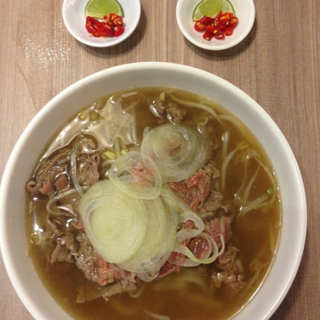 湯底好味,指天椒需要跪低呀姐先會比多碟