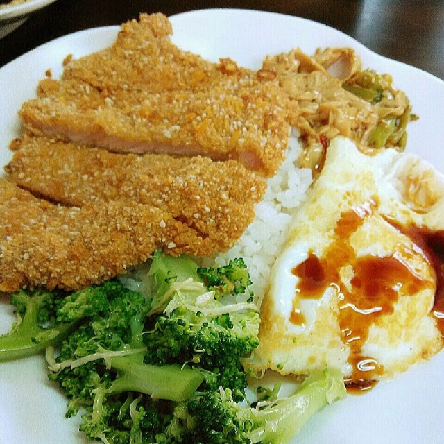 香酥排骨飯