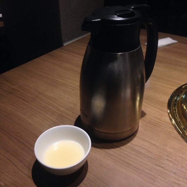 一上桌就送來熱熱的清雞湯