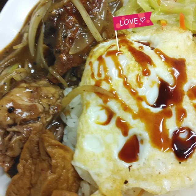 招牌炒雞腿飯