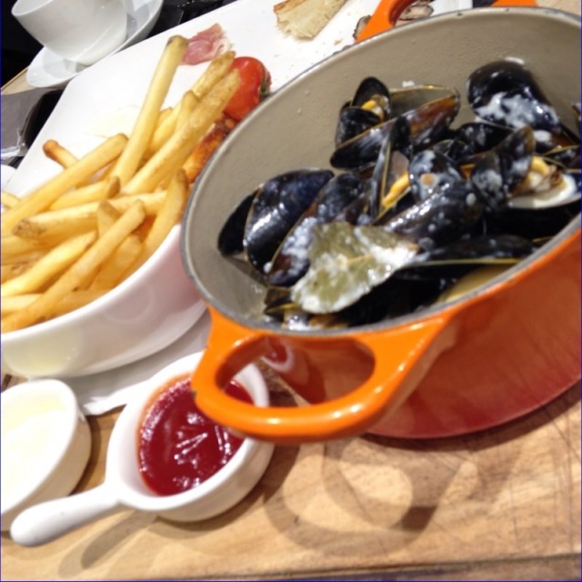 Creamy white wine mussels