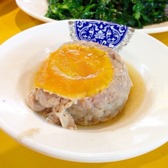 Steamed Minced Pork with Water Chestnut and Salted Egg Yolk