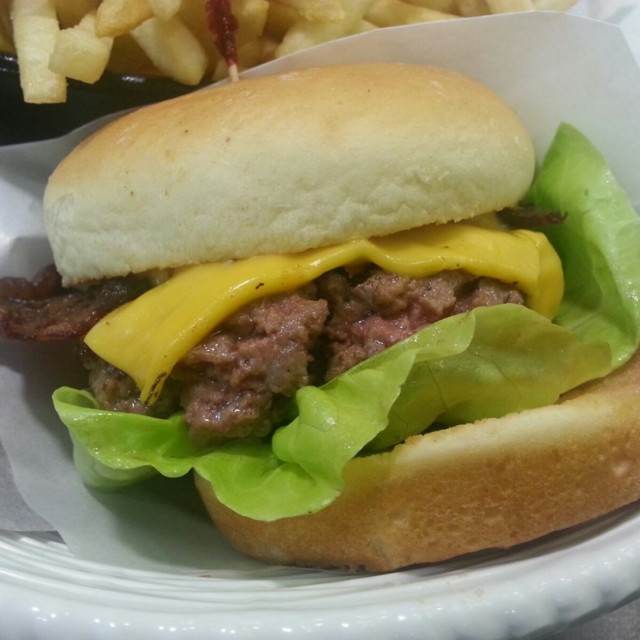 Applewood Smoked Bacon Cheeseburger