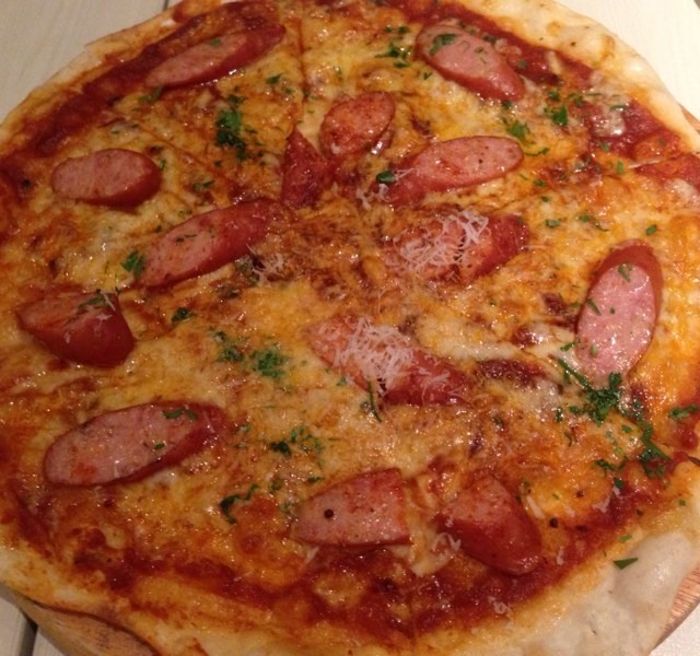 Cheesy sausage pizza