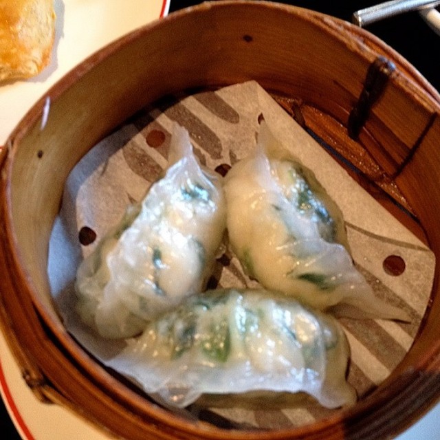 เกี๊ยวกุ้งผักฉ่อยซอสเอกซ์โอ