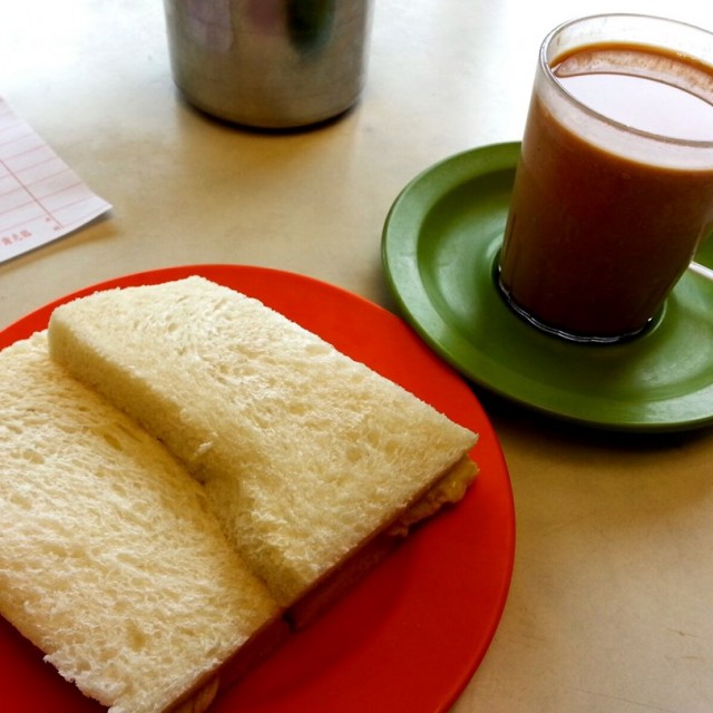 三文治餐 餐肉雞蛋三文治配熱奶茶