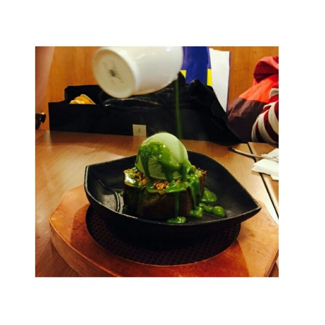 非常好吃的一道!! 一定要冰淇淋和蛋糕一起吃下去噢~