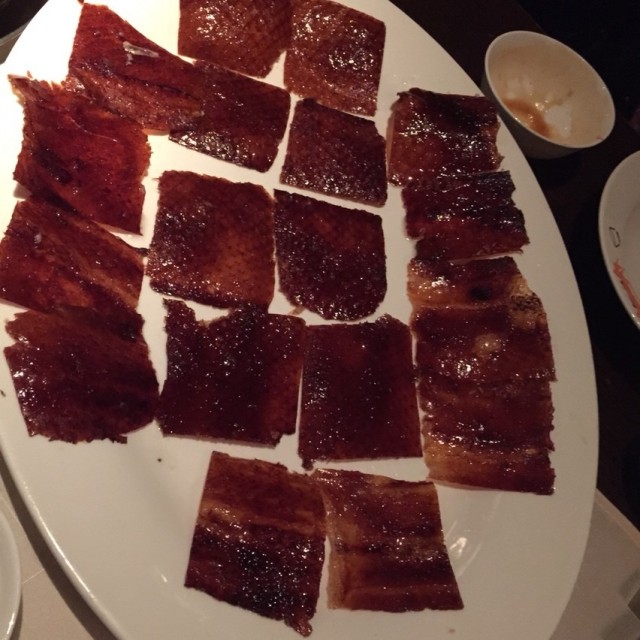 係好脆而且片走了皮下既肥糕，但份量好小完全唔似係一隻鴨既份量，仲有通常係會拎隻鴨俾客人睇一睇先開始片，但哩間無，所以扣分