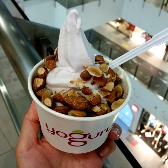 Yoguberry, Almonds