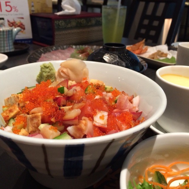 ข้าวหน้าปลาดิบ