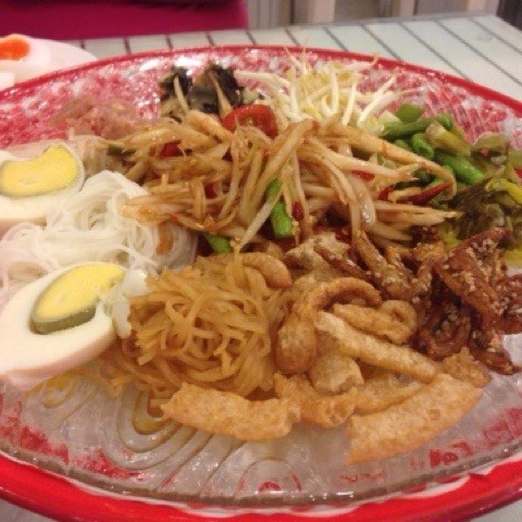 ส้มตำถาด