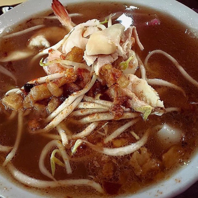 Prawn Noodle soup with razor clams