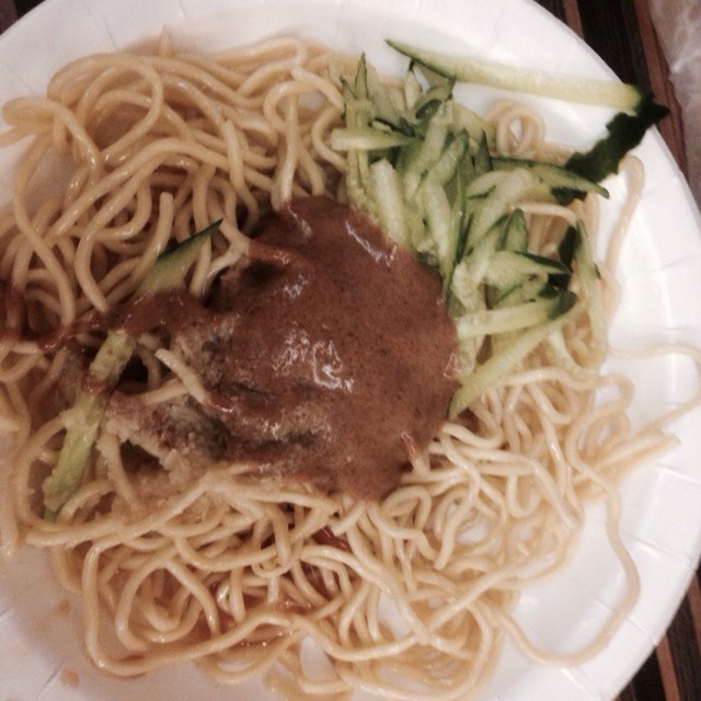 麵條很爽，醬汁內有蔴醬，蒜蓉，醬油，加起來很香和很㚒麵條的蛋香味。