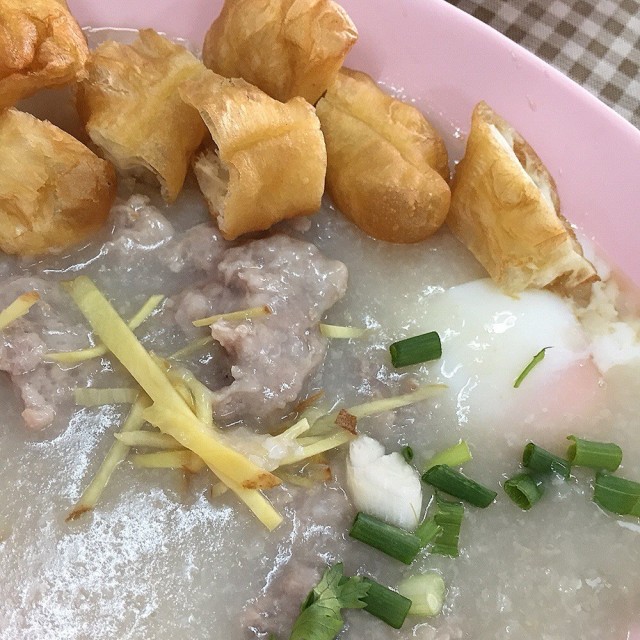 โจ๊กหมูใส่ไข่