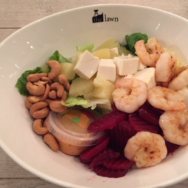 Salad with char grilled garlic prawns 