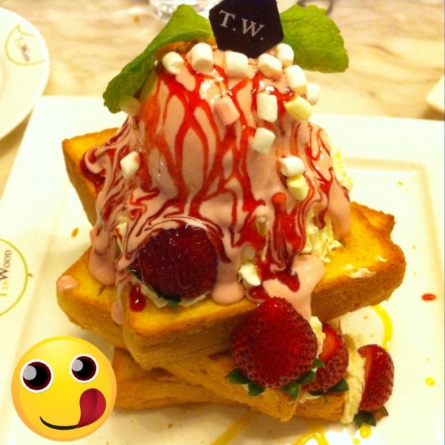 雪糕、cream和多士好襯,加上棉花糖QQ的,令口感多點層次。