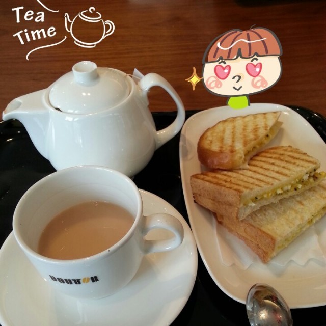 烤蛋莎菈三明治+熱紅茶