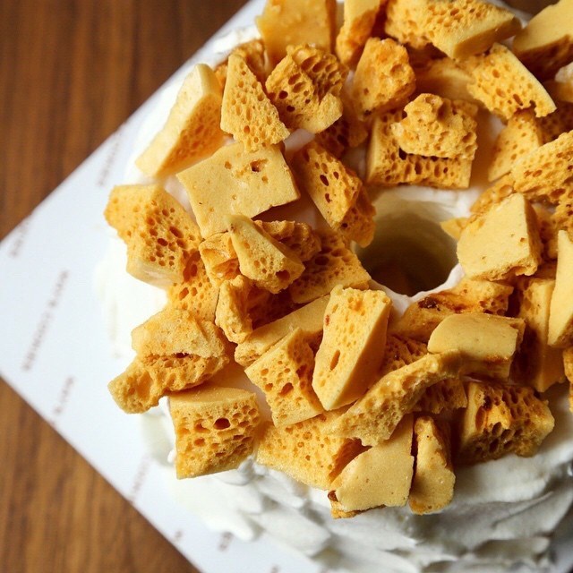 城中其中一间最美味ge crunch cake！！！忌廉轻如无物，滑不溜口，海绵蛋糕细密绵绵，配上充满焦香ge脆脆，整体甜度好轻