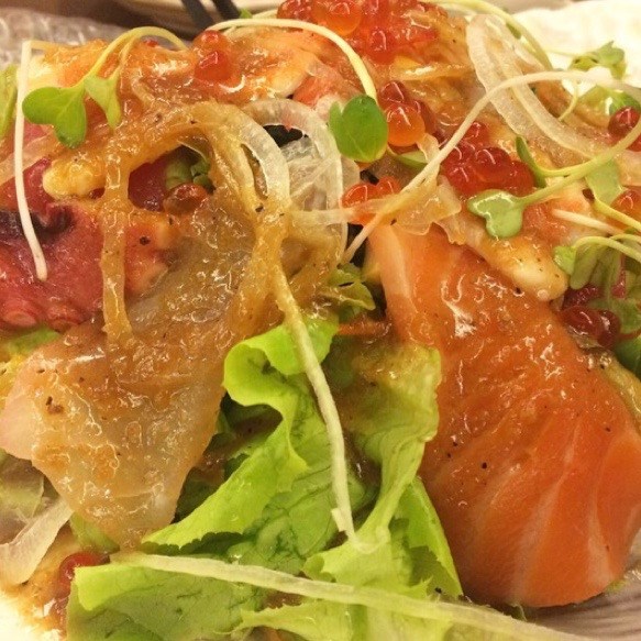 สลัดปลาดิบ